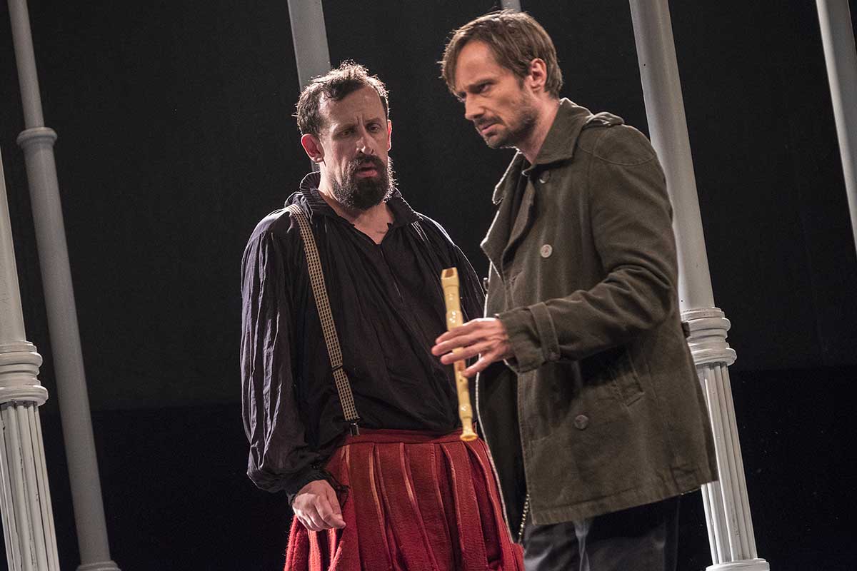 Pavel Šimčík a Jaroslav Plesl, Hamlet , zdroj: © AGENTURA SCHOK, foto: Viktor Kronbauer Pavel Šimčík a Jaroslav Plesl, Hamlet , zdroj: © AGENTURA SCHOK, foto: Viktor Kronbauer