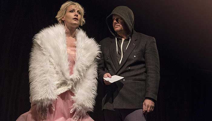 Anna Fialová a David Novotný, Dobrý konec všechno spraví, zdroj: © AGENTURA SCHOK, foto: Viktor Kronbauer Anna Fialová a David Novotný, Dobrý konec všechno spraví, zdroj: © AGENTURA SCHOK, foto: Viktor Kronbauer